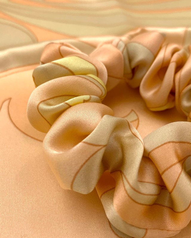 Хустинка 100% італійський шовк MALLOW Silk та в подарунок резиночка, забарвлення: ванільний світанок 1191 фото