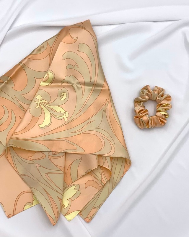 Хустинка 100% італійський шовк MALLOW Silk та в подарунок резиночка, забарвлення: ванільний світанок 1191 фото