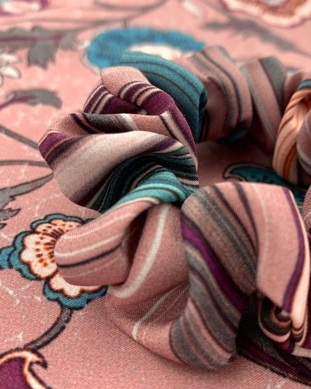 Хустинка 100% італійський шовк MALLOW silk та в подарунок резиночка, забарвлення: Квіти 1074 фото