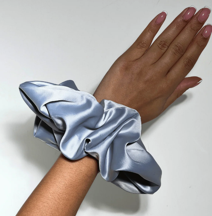 Резинка атласний шовк XXL Grey Pillow Scrunchie Umberto Giannini 68788 фото