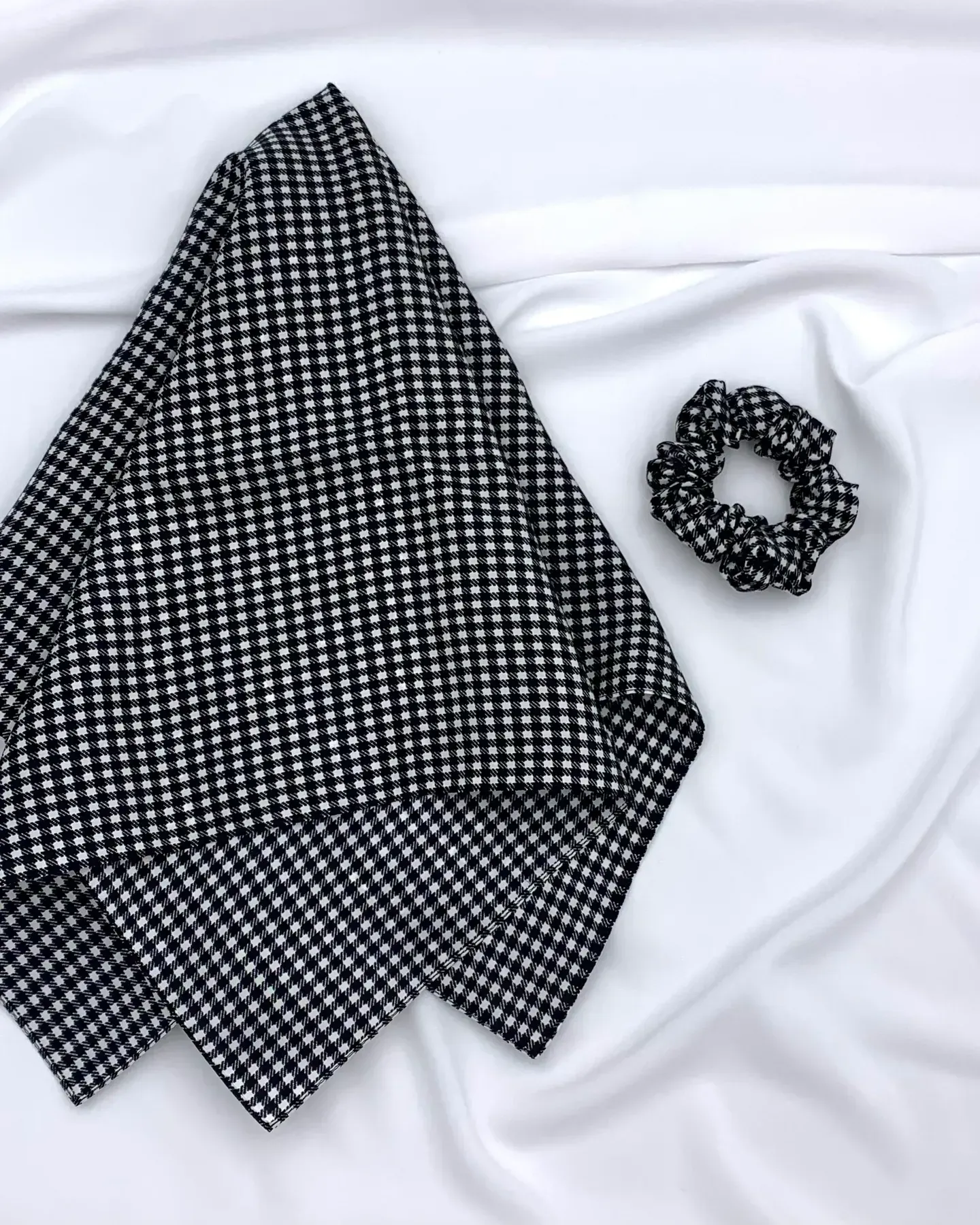 Хустинка 100% італійський шовк MALLOW silk та в подарунок резиночка забарвлення Гусячі лапки