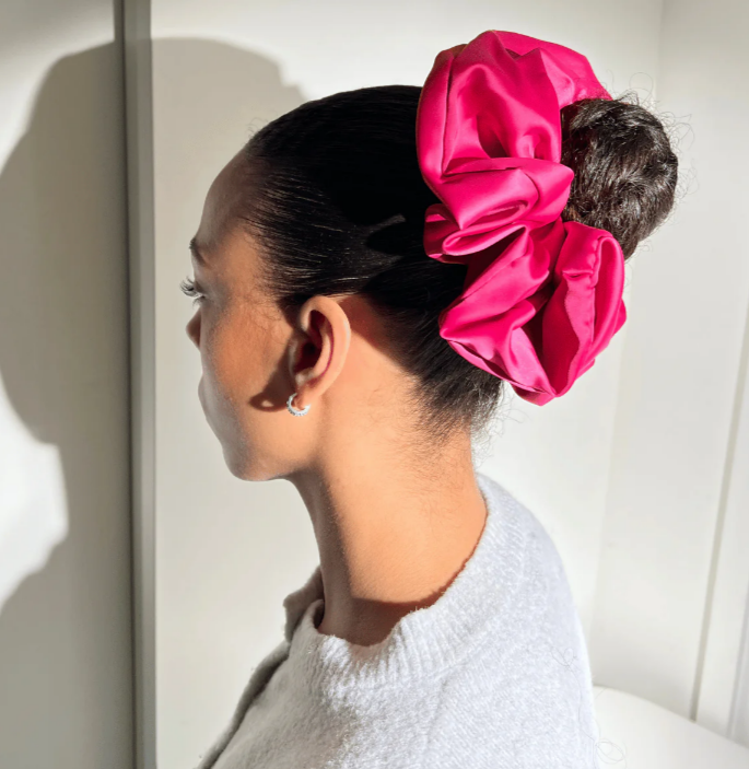 Резинка атласний шовк XXL Pink Pillow Scrunchie Umberto Giannini 6877 фото