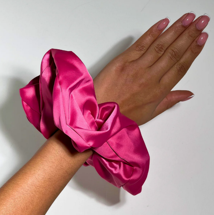 Резинка атласний шовк XXL Pink Pillow Scrunchie Umberto Giannini 6877 фото